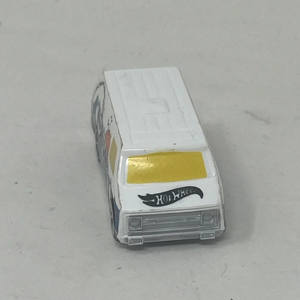 Hot Wheels Super Van White Surf Wave Sunset Graphics Diecast Toy Car 1.5 Inch